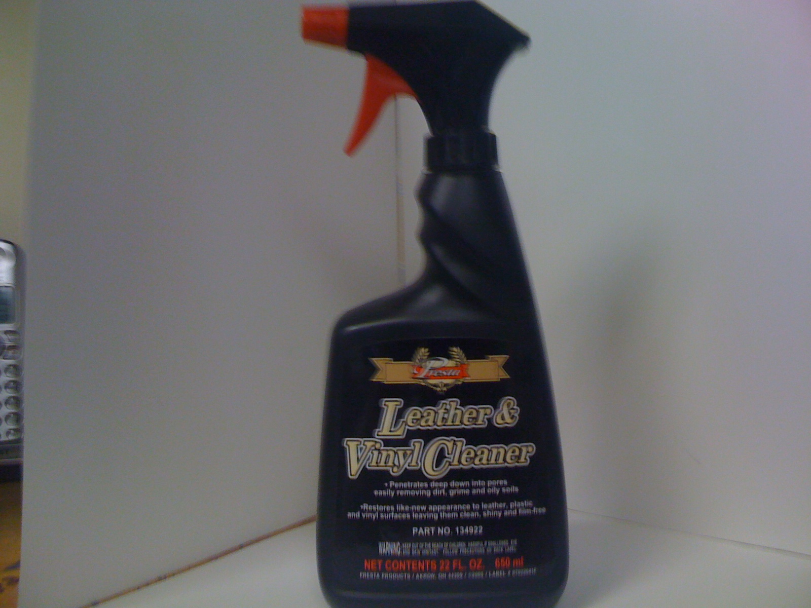 Presta Leather and Vinyl Cleaner 22oz. Squirt Bottle